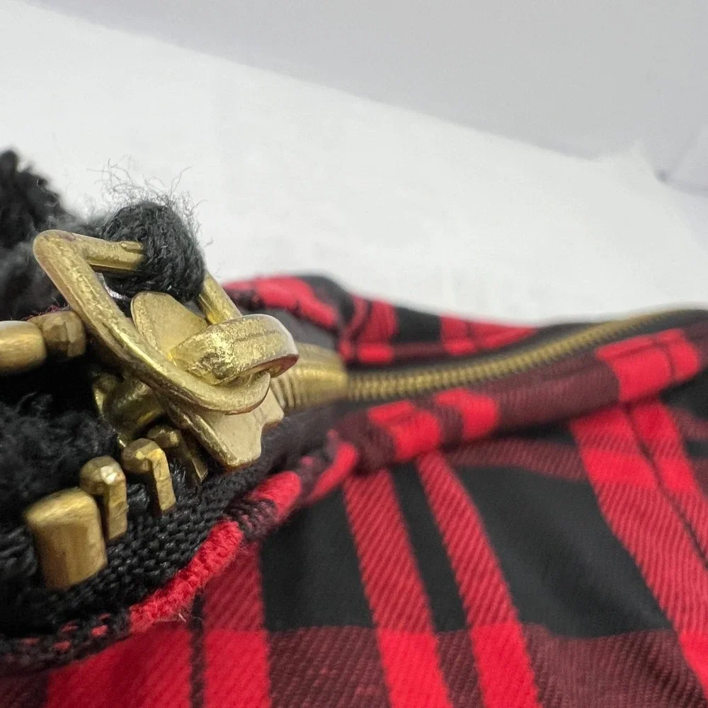 Plaid Pouch Women OS Red‎ Black Flannel Pom-Pom Zipper Clutch Travel Makeup